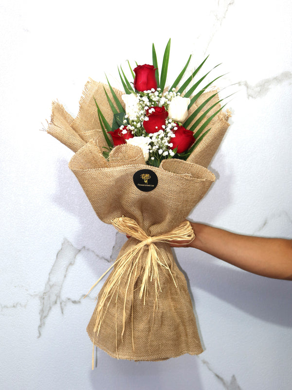 Jute Wrapping Simple Red and White Roses