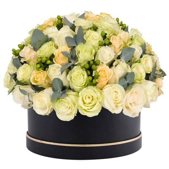 Box of White and Peach Roses - Flowerstreet.ae